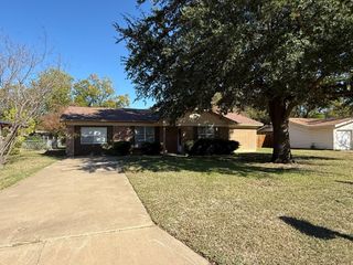 2206 12th Street, Brownwood, TX 76801