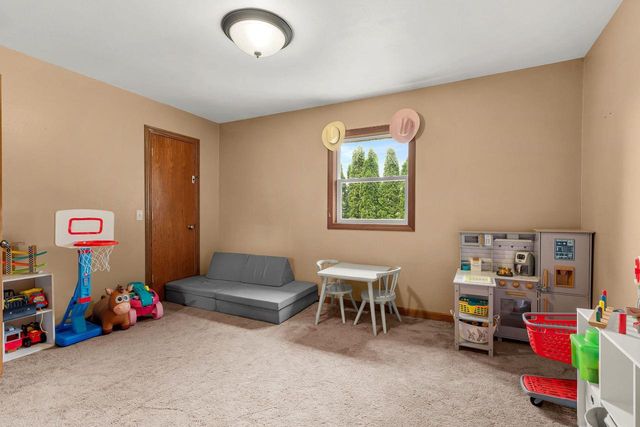 N5403 COUNTY RD W, New London, WI 54961