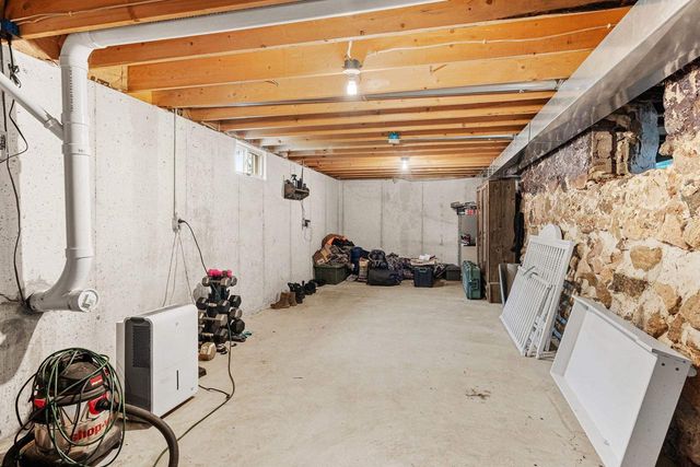N5403 COUNTY RD W, New London, WI 54961