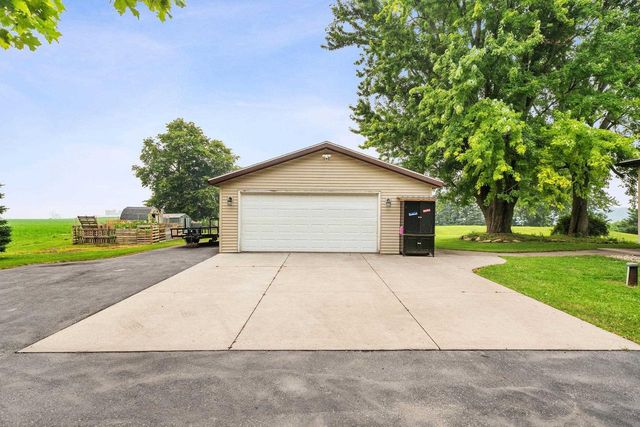 N5403 COUNTY RD W, New London, WI 54961