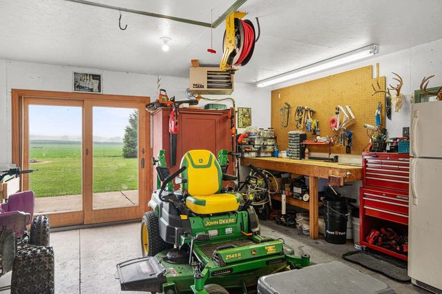 N5403 COUNTY RD W, New London, WI 54961