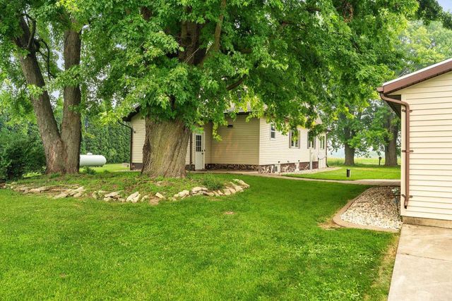 N5403 COUNTY RD W, New London, WI 54961