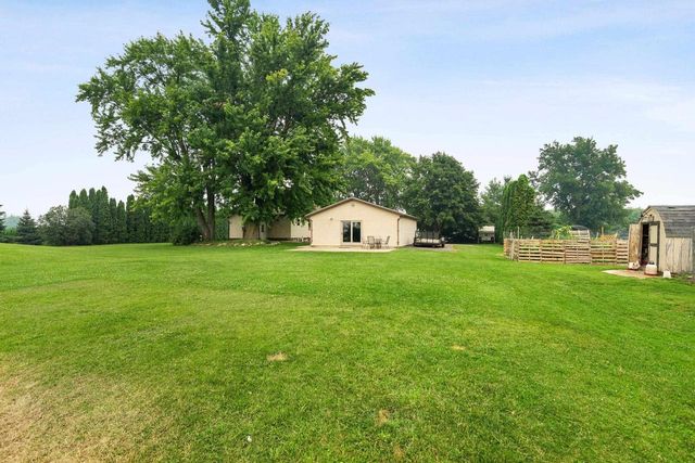 N5403 COUNTY RD W, New London, WI 54961