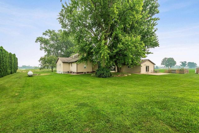 N5403 COUNTY RD W, New London, WI 54961