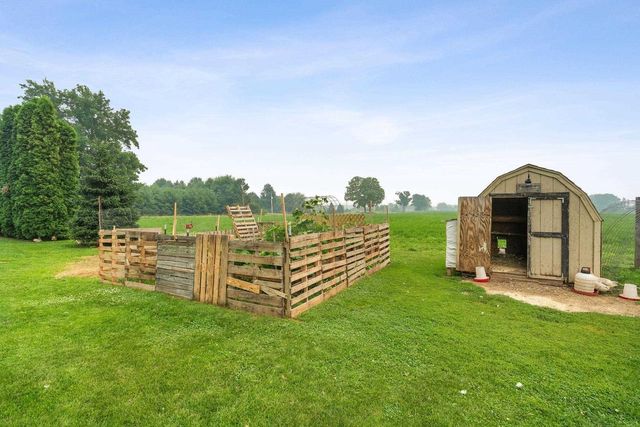 N5403 COUNTY RD W, New London, WI 54961
