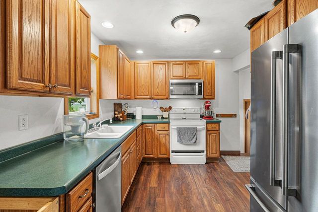 N5403 COUNTY RD W, New London, WI 54961