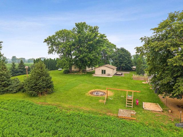 N5403 COUNTY RD W, New London, WI 54961