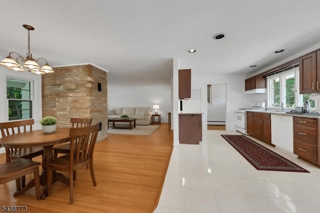403 W Oakland Ave, Oakland Boro, NJ 07436