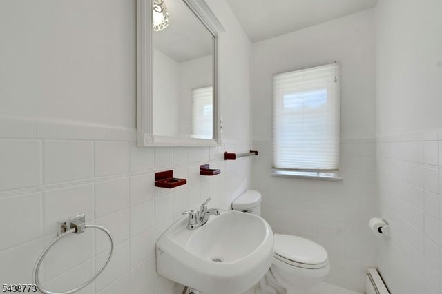 403 W Oakland Ave, Oakland Boro, NJ 07436
