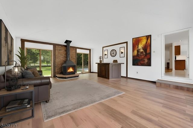 403 W Oakland Ave, Oakland Boro, NJ 07436