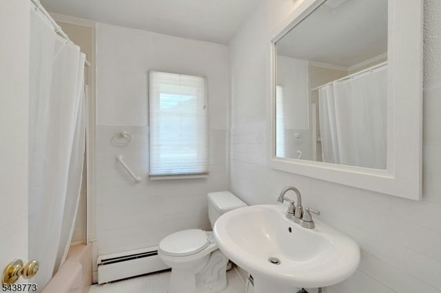 403 W Oakland Ave, Oakland Boro, NJ 07436