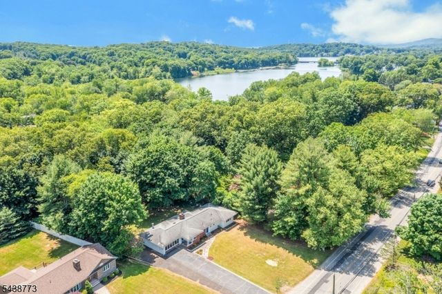 403 W Oakland Ave, Oakland Boro, NJ 07436