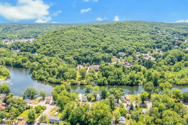 403 W Oakland Ave, Oakland Boro, NJ 07436