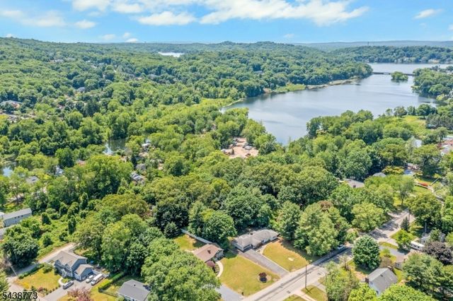 403 W Oakland Ave, Oakland Boro, NJ 07436
