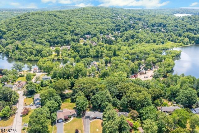 403 W Oakland Ave, Oakland Boro, NJ 07436