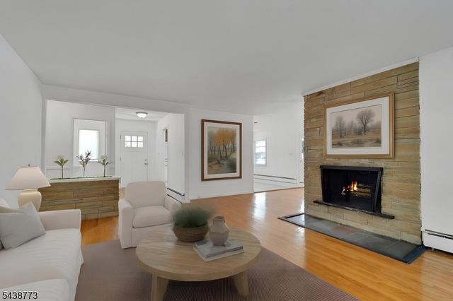 403 W Oakland Ave, Oakland Boro, NJ 07436