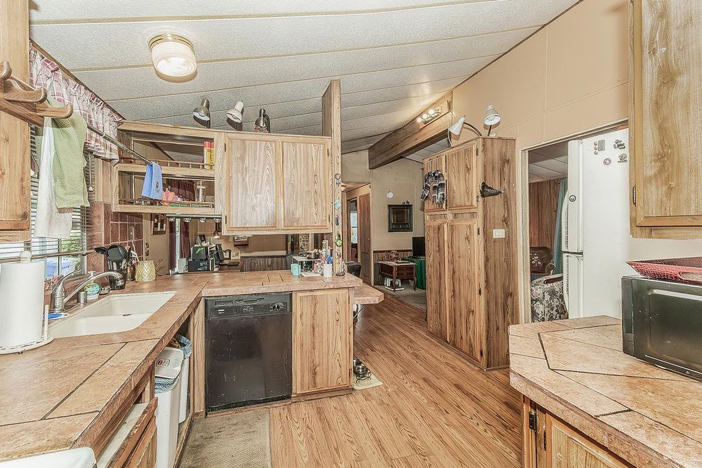 Image 12 of property listing at 17423 Bluewater Bay Lane, Friant, CA 93626