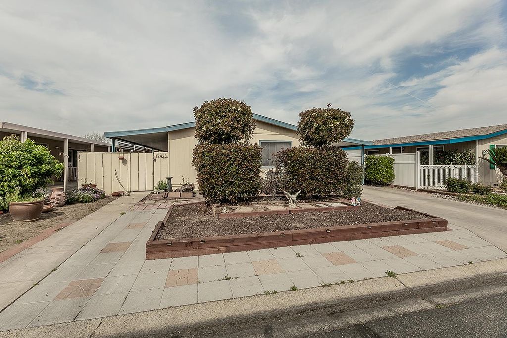 Image 2 of property listing at 17423 Bluewater Bay Lane, Friant, CA 93626