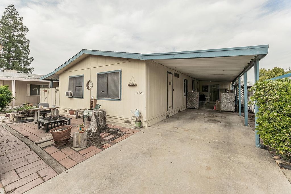 Image 36 of property listing at 17423 Bluewater Bay Lane, Friant, CA 93626