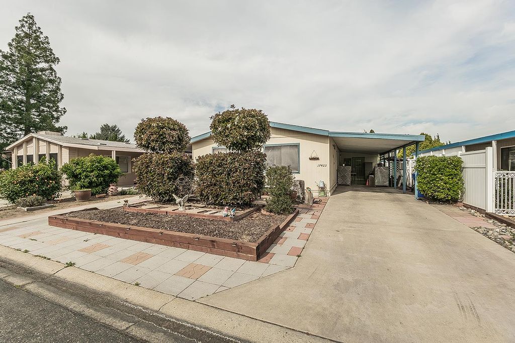 Image 37 of property listing at 17423 Bluewater Bay Lane, Friant, CA 93626