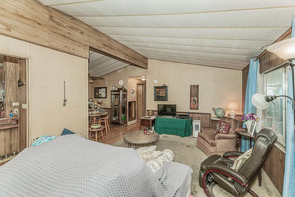 Image 4 of property listing at 17423 Bluewater Bay Lane, Friant, CA 93626