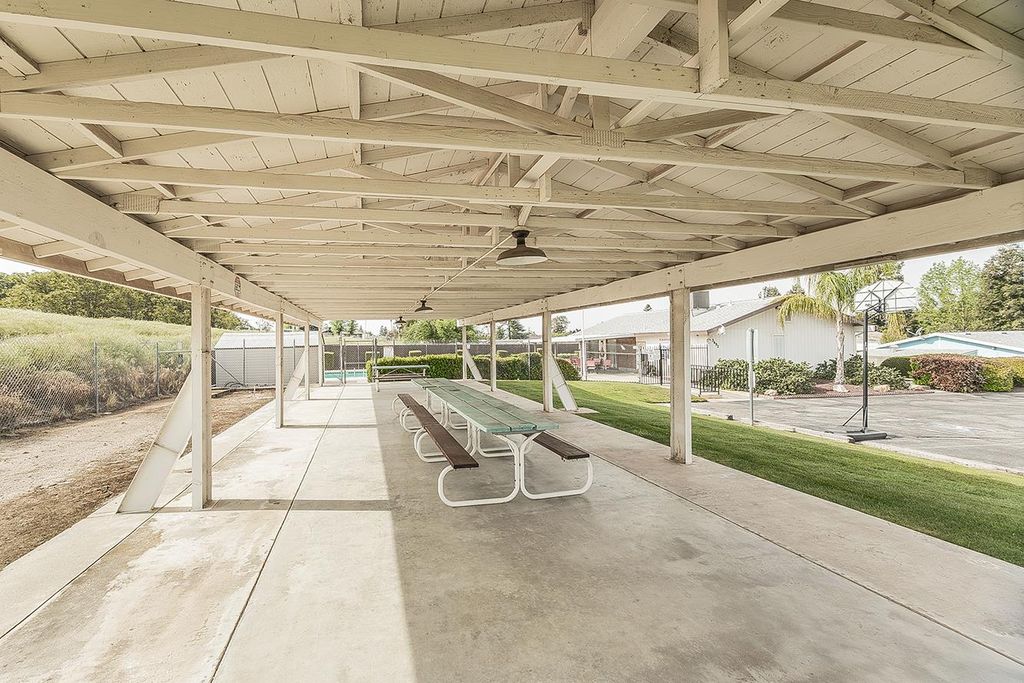 Image 40 of property listing at 17423 Bluewater Bay Lane, Friant, CA 93626