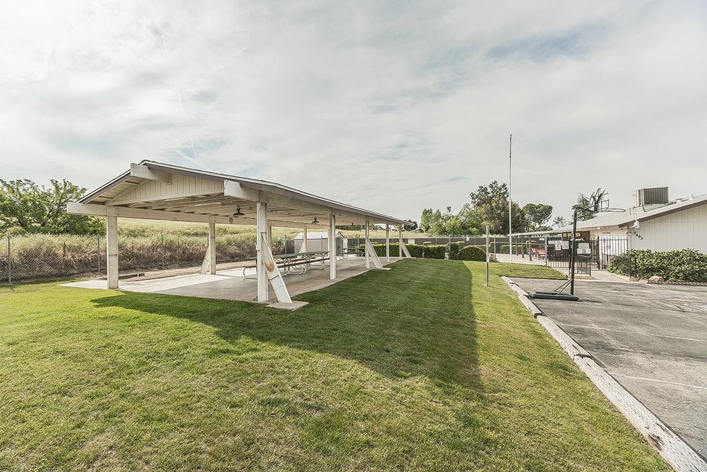 Image 41 of property listing at 17423 Bluewater Bay Lane, Friant, CA 93626