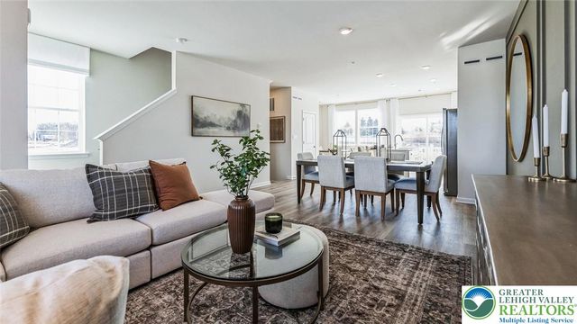 8211 Alexander Court, Upper Macungie Twp, PA 18031