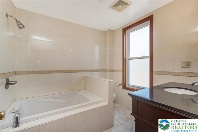 768 Washington Street, Easton, PA 18042