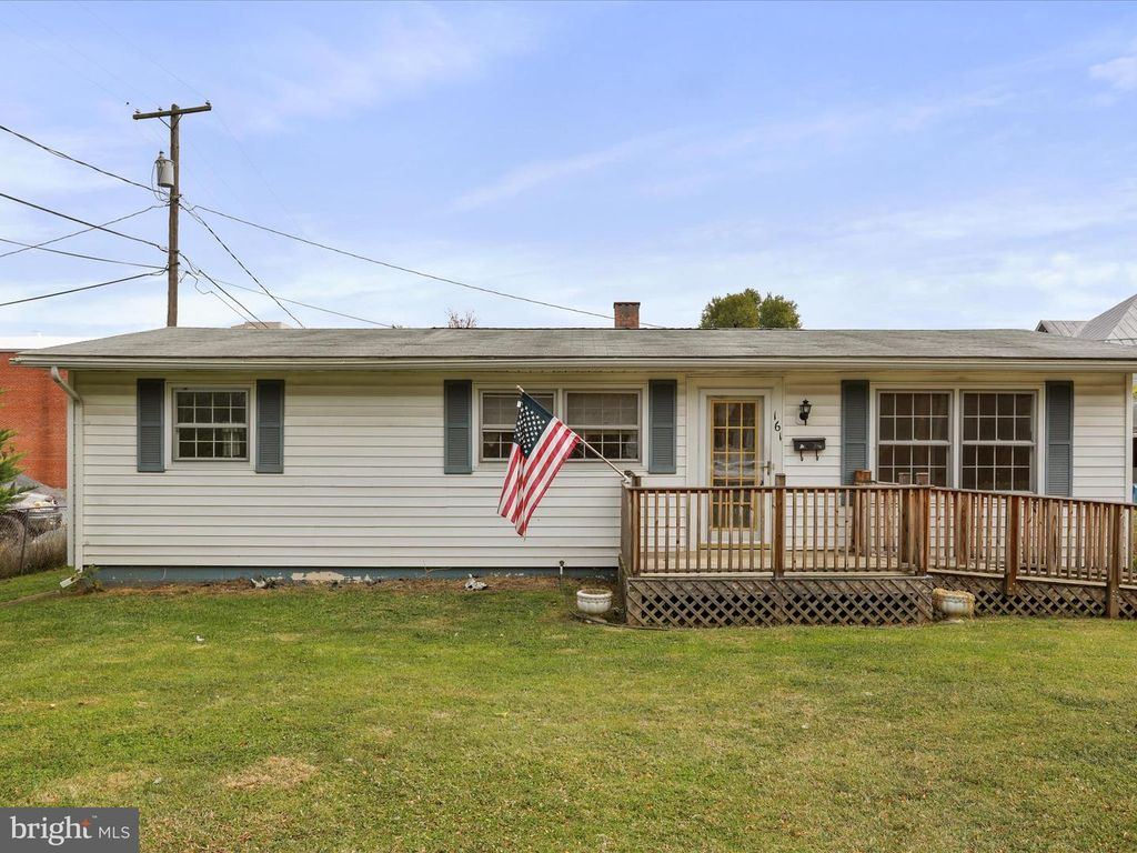 161 S FORT ST, Strasburg, VA 22657
