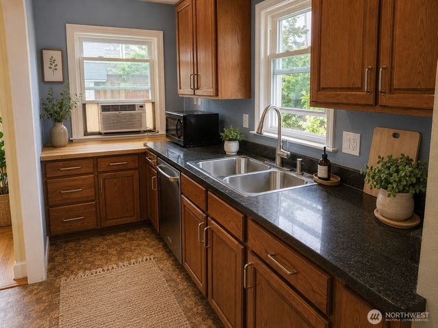 5426 Green Lake Way N, Seattle, WA 98103
