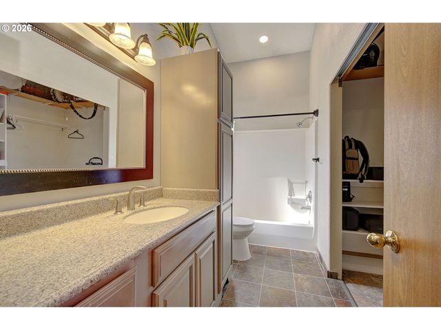 10517 Ne 45TH Ave, Vancouver, WA 98686