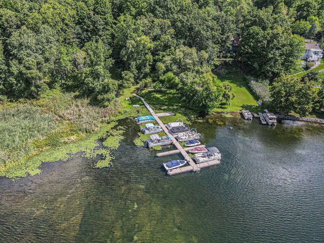 24 Heron Court, Plainwell, MI 49080