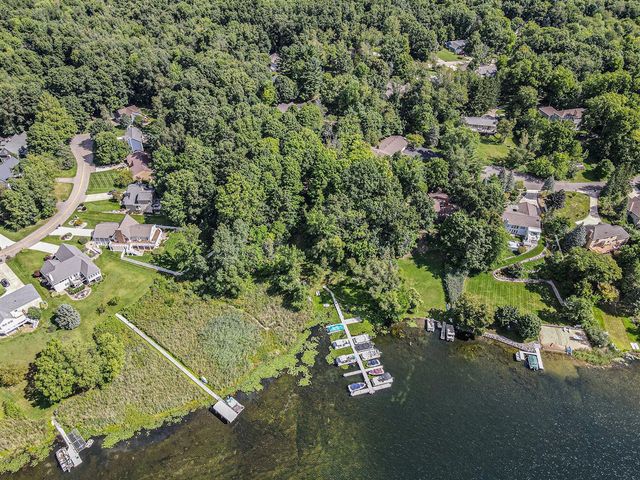 24 Heron Court, Plainwell, MI 49080