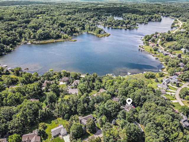 24 Heron Court, Plainwell, MI 49080