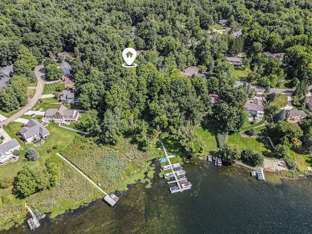 24 Heron Court, Plainwell, MI 49080