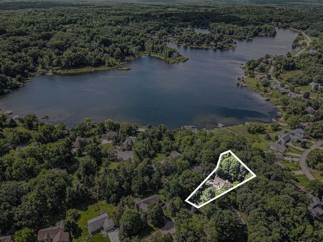 24 Heron Court, Plainwell, MI 49080