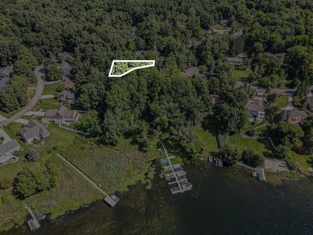 24 Heron Court, Plainwell, MI 49080