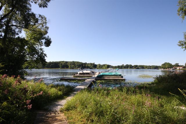 24 Heron Court, Plainwell, MI 49080