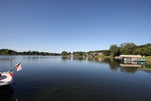 24 Heron Court, Plainwell, MI 49080