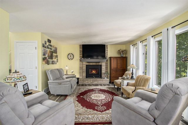 24 Heron Court, Plainwell, MI 49080