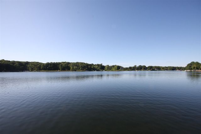 24 Heron Court, Plainwell, MI 49080