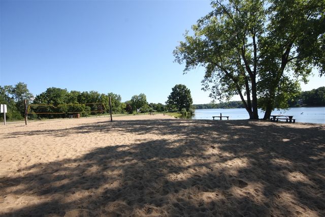 24 Heron Court, Plainwell, MI 49080