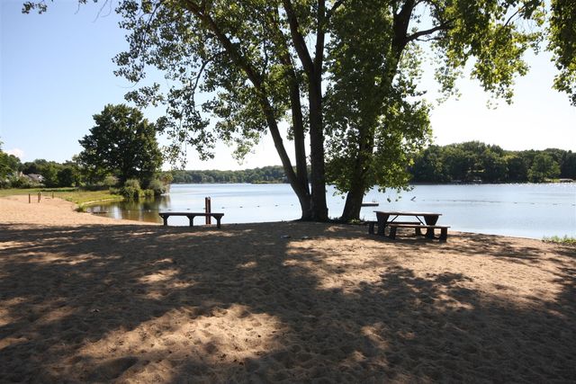 24 Heron Court, Plainwell, MI 49080