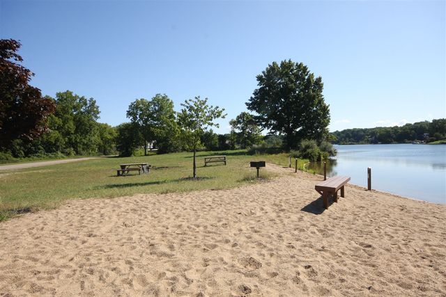 24 Heron Court, Plainwell, MI 49080