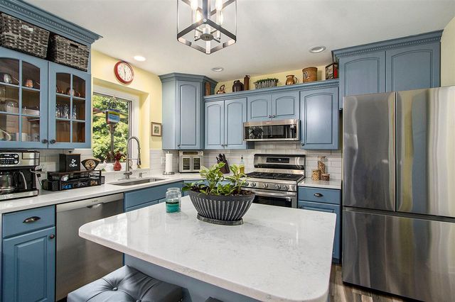 24 Heron Court, Plainwell, MI 49080