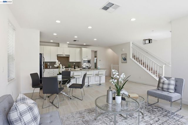 516 Palmer Ave, Hayward, CA 94541