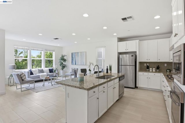 516 Palmer Ave, Hayward, CA 94541