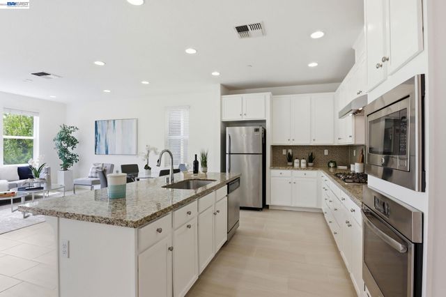 516 Palmer Ave, Hayward, CA 94541