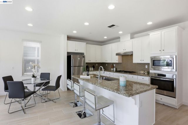 516 Palmer Ave, Hayward, CA 94541